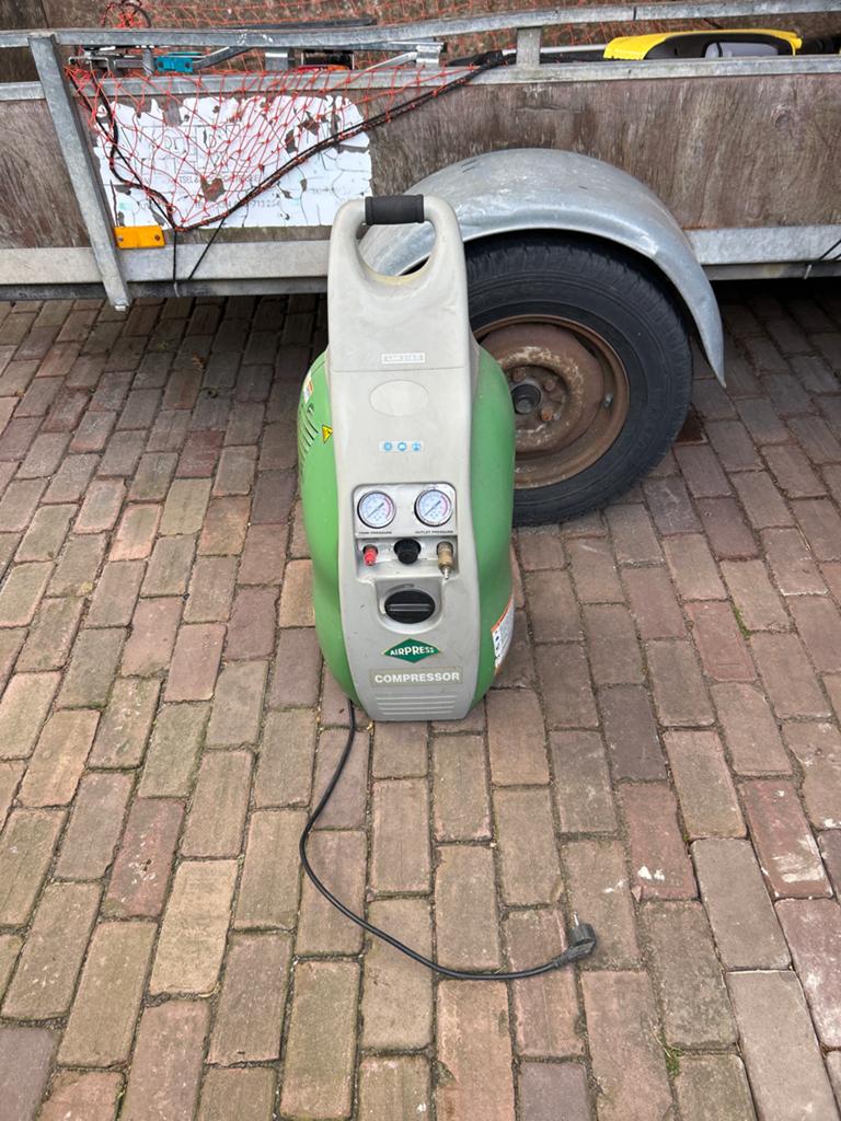 Airpress Compressor - Compact en Mobiel bar 215/5, Doe-het-zelf en Verbouw, Compressors, Gebruikt, 6 tot 10 bar, Ophalen of Verzenden