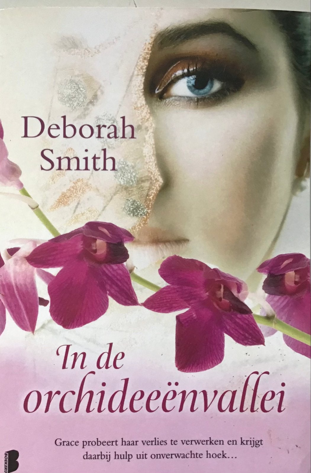In de orchideeënvallei - Deborah Smith, Ophalen of Verzenden, Gelezen, Nederland