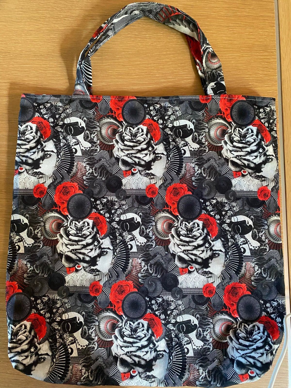 Unieke handgemaakte shopper met rozen en hartjes, Ophalen of Verzenden, Nieuw, Rood, Shopper