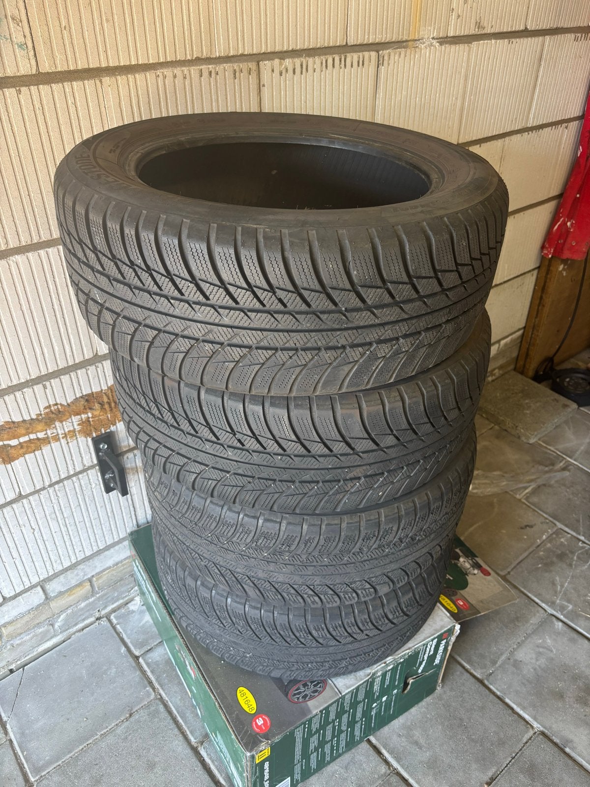 Bridgestone Winterbanden 215/55R17 94V, Ophalen, 17 inch, Winterbanden, Band(en)
