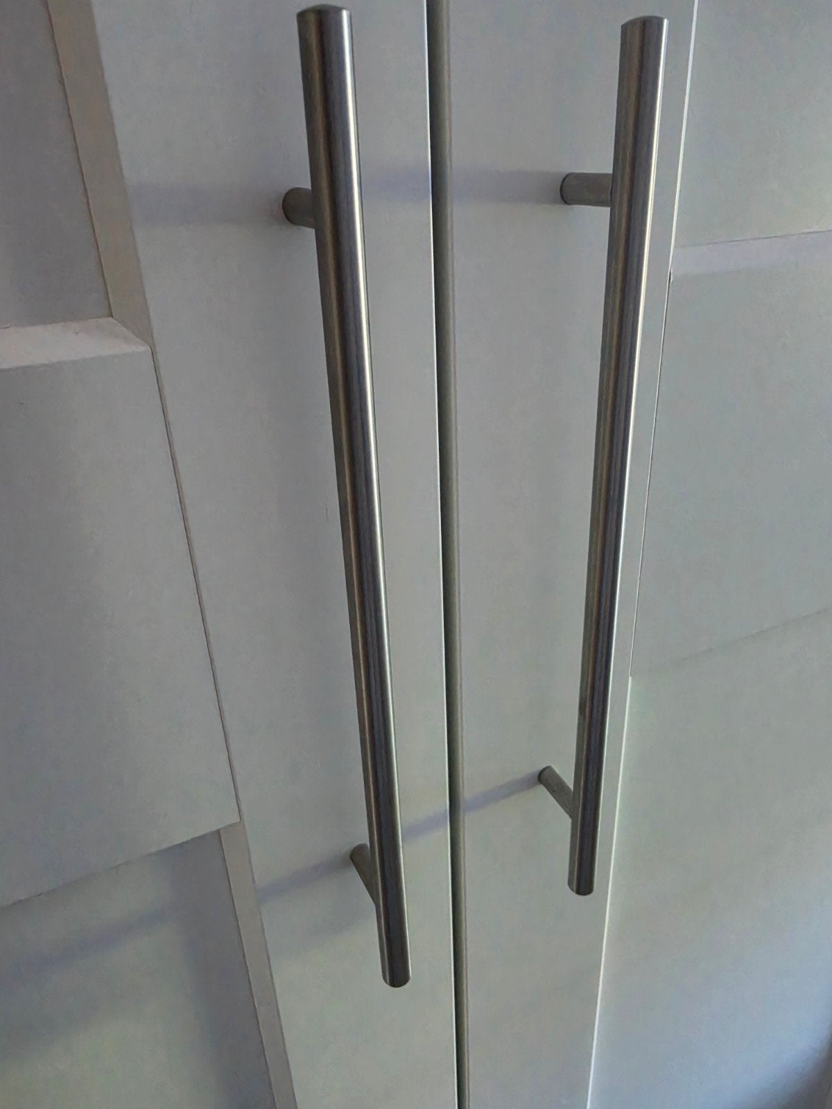 GEVRAAGD: 2 RVS deurgrepen van IKEA (26/34 cm), Ophalen