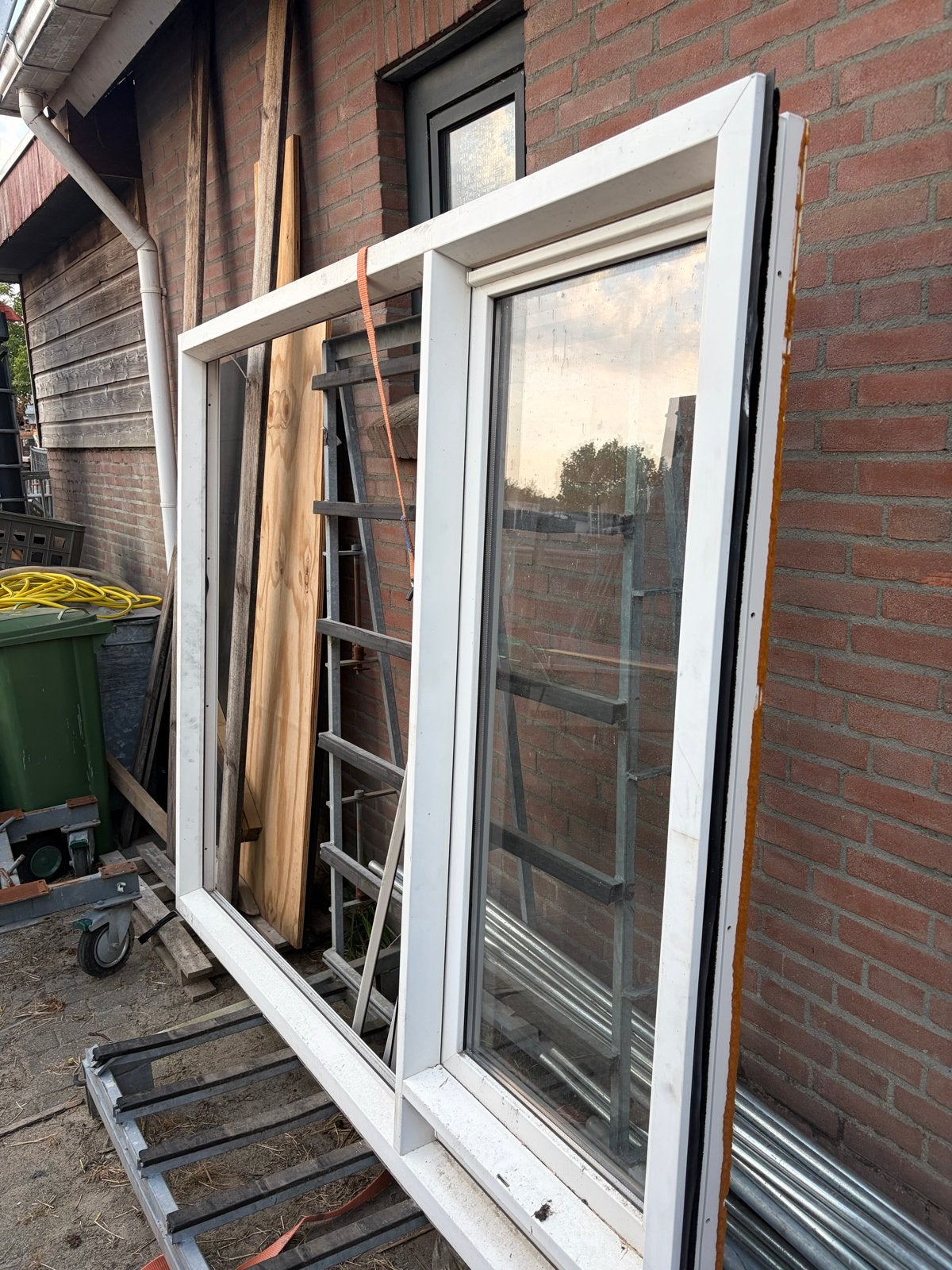 Raamkozijn met draaikiepraam, Ophalen, Kunststof, Gebruikt, Raamkozijn