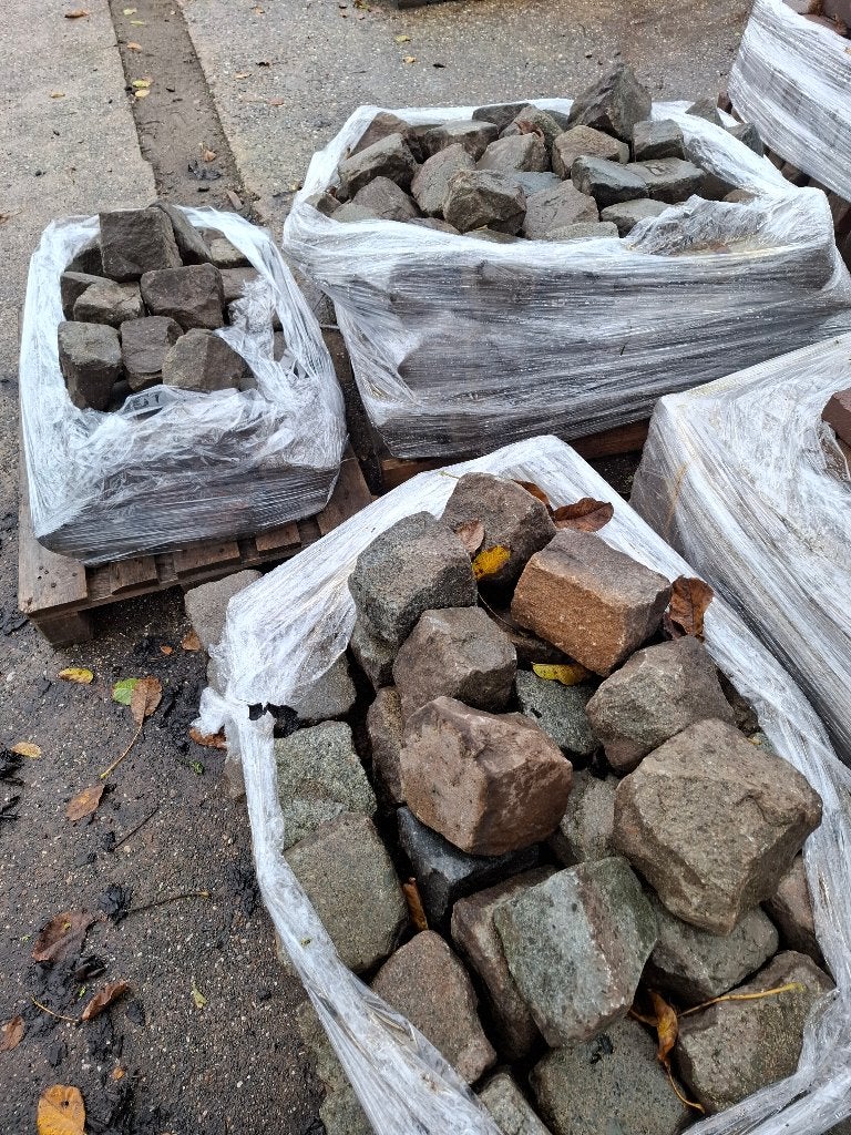 TE KOOP 225 KINDERKOPPEN, Ophalen, Gebruikt, Graniet, Kei
