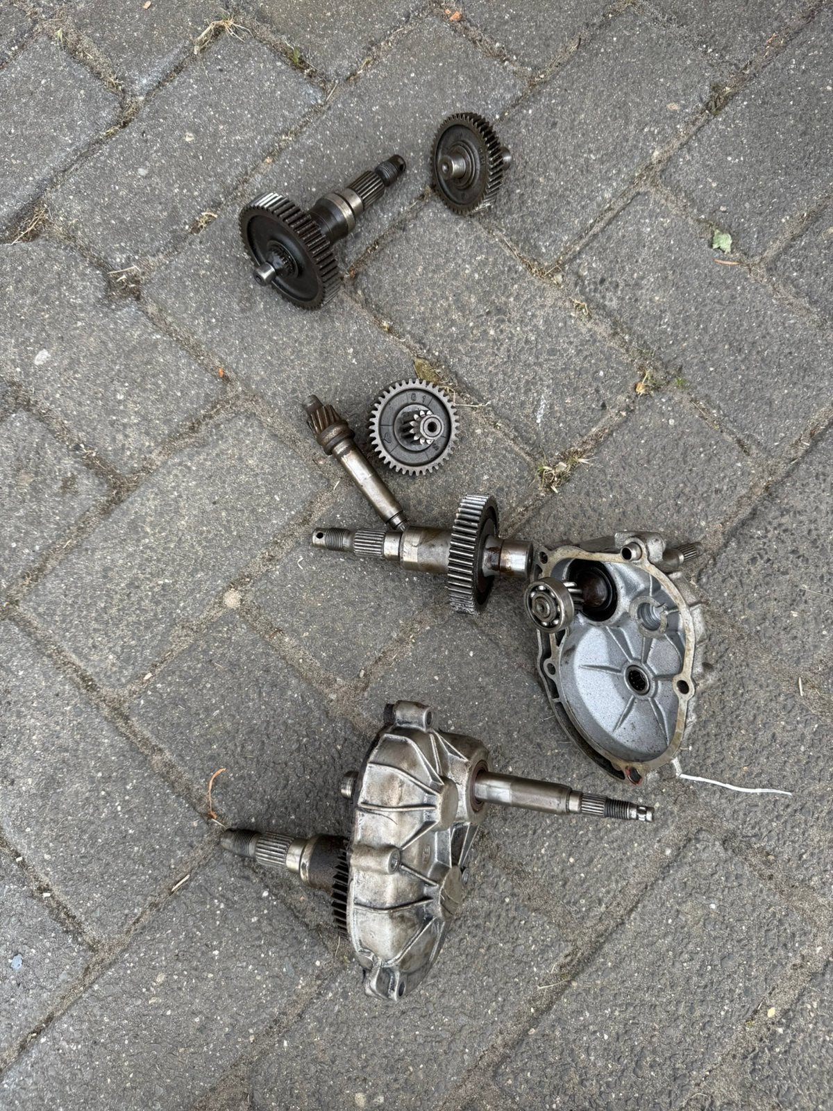 Verschillende vertandingen snor en brom scooter, Fietsen en Brommers, Ophalen, Zo goed als nieuw