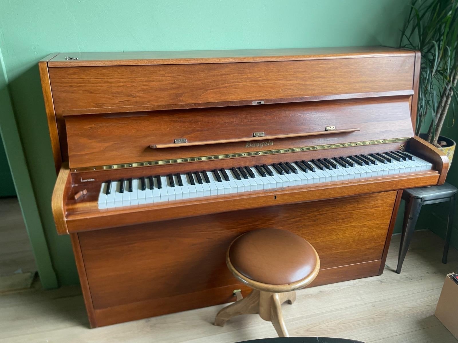 Haegele Piano - Klassiek en Elegant, Ophalen, Gebruikt, Bruin, Piano