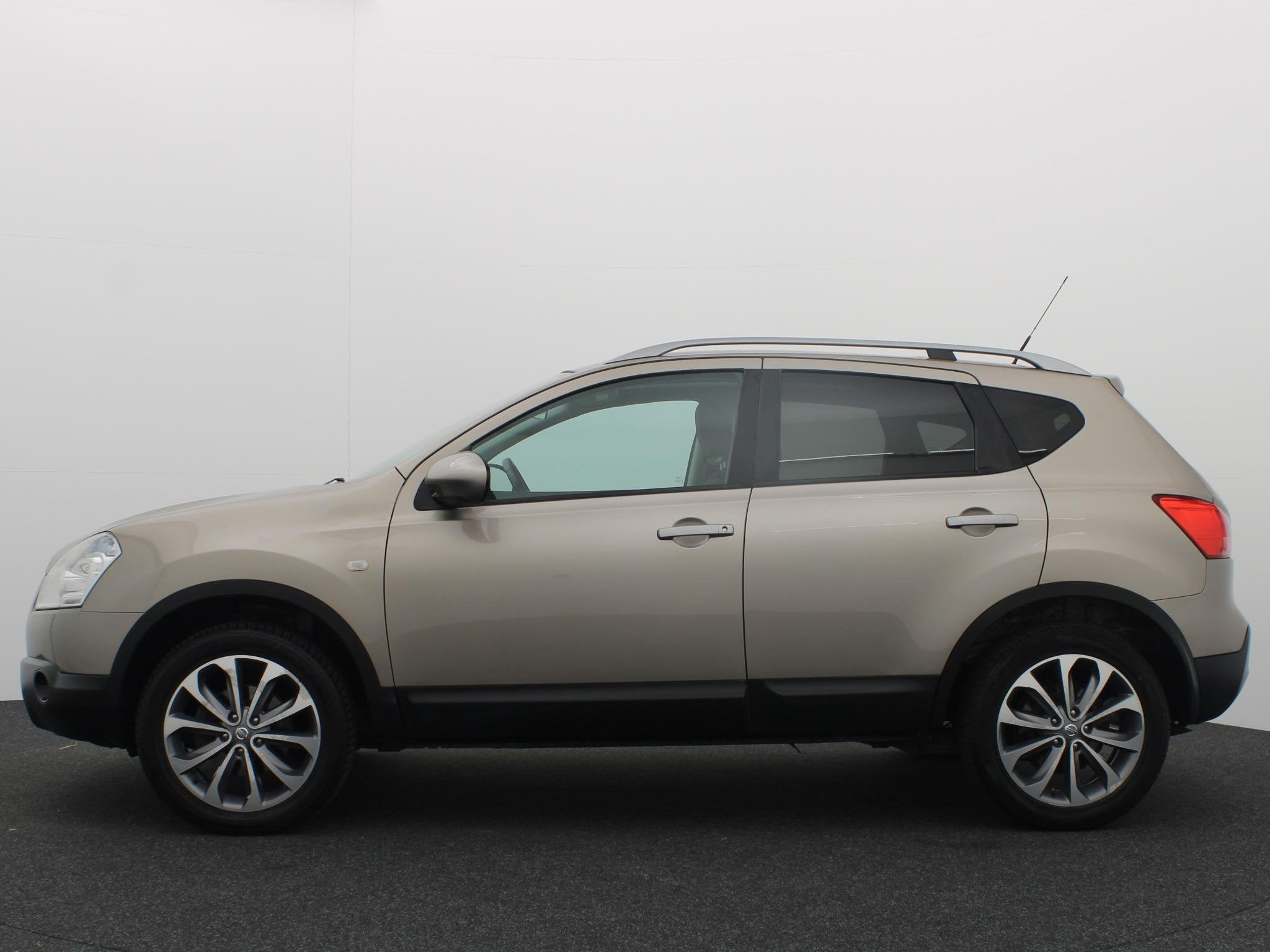 Nissan Qashqai 1.6 Connect Edition TREKHAAK / PANORAMADAK /, Auto's, Voorwielaandrijving, 1272 kg, Gebruikt, 4 cilinders