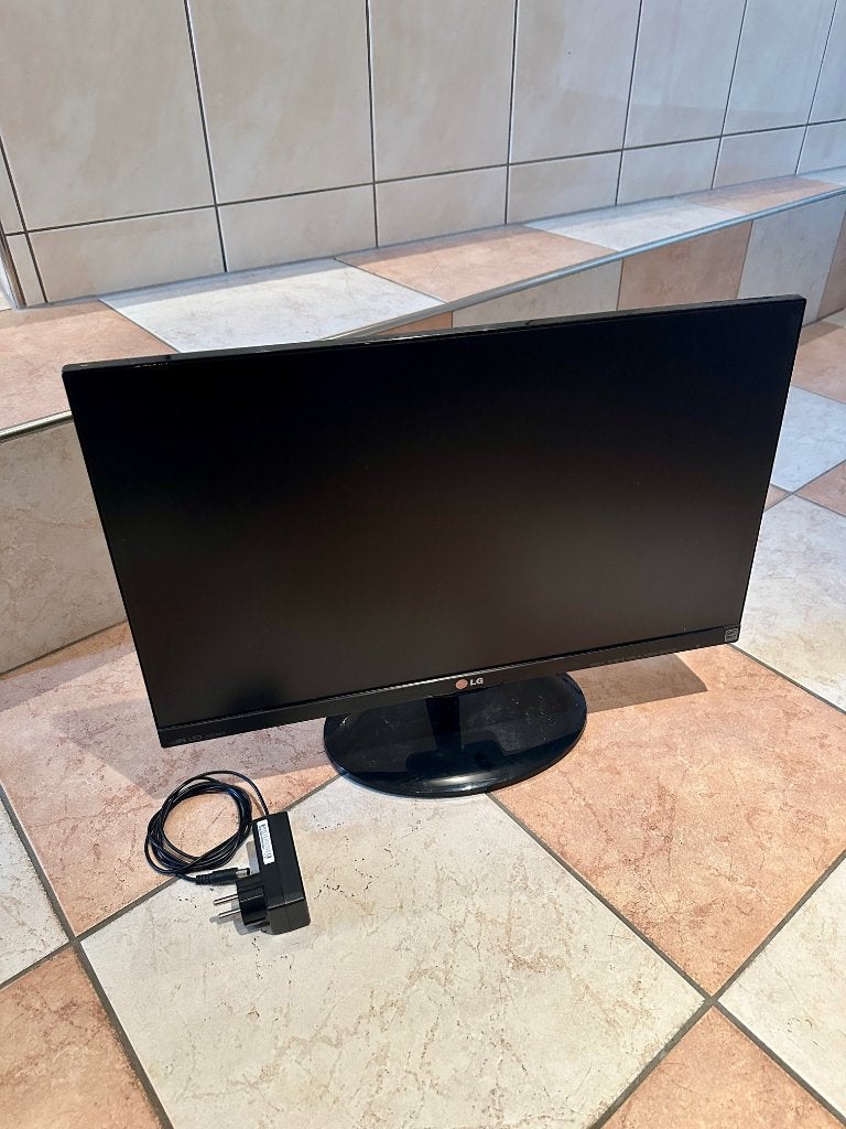 Monitor LG Flatron 24 inch, Computers en Software, Monitoren, Gebruikt, Kantelbaar, Full HD, 61 t/m 100 Hz