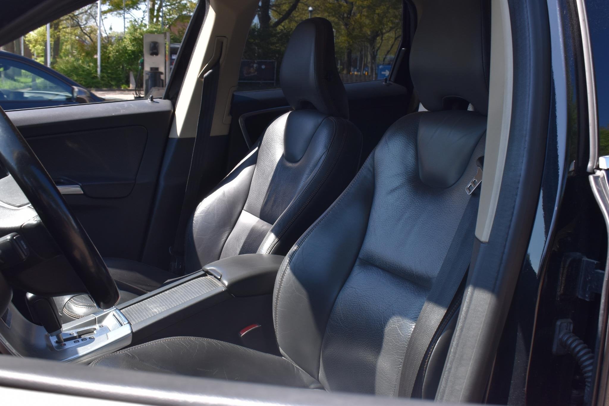 Volvo XC60 2.0 T5 Summum Automaat | 100% Onderhouden | Navig, Euro 5, Zwart, 4 cilinders, Zwart