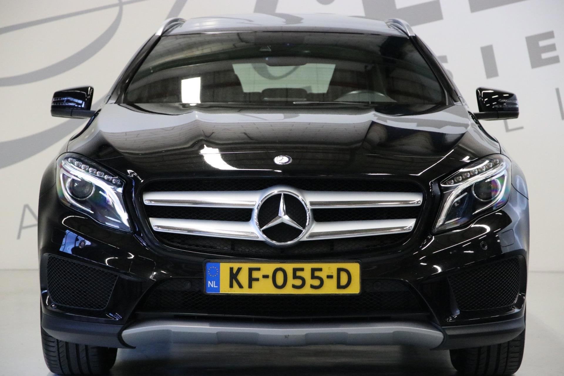 Mercedes-Benz GLA-klasse 200 Edition 1/ AMG-pakket/ Trekhaak, 715 kg, Zwart, Bedrijf, 1335 kg