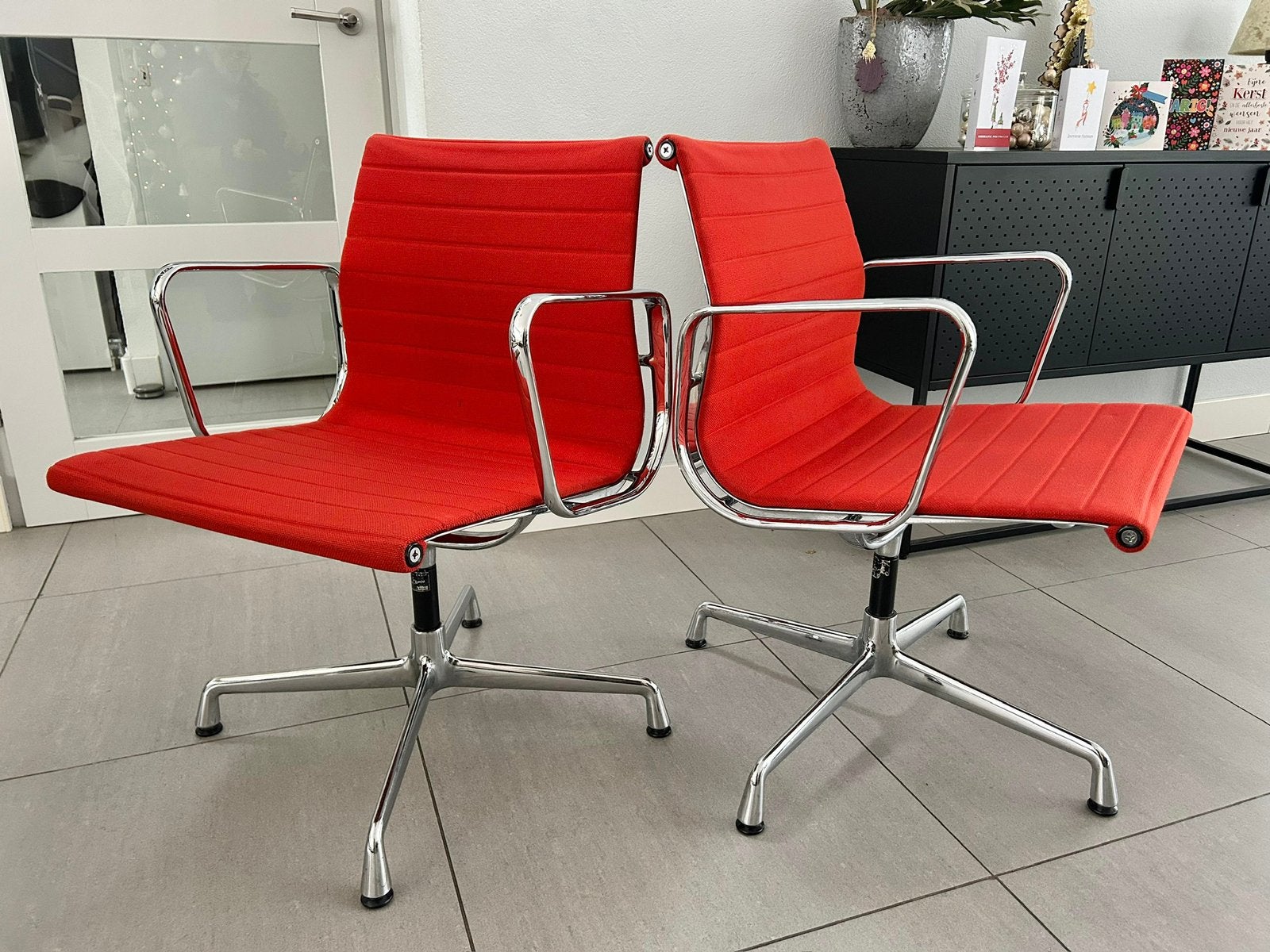 1x Vitra Eames ea108 stoel / bureaustoel hopsak rood, Zo goed als nieuw, Nvt, Ophalen, Vitra