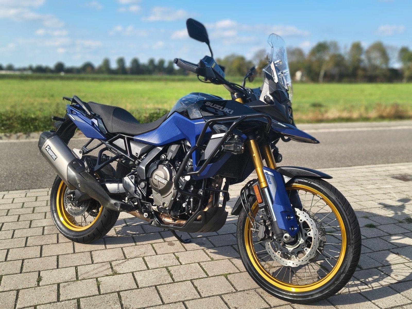 Suzuki V-Strom 800DE 2024 slechts 20.000km rijk uitgevoerd, Motoren, 2 cilinders, Occasion, Motorrijbewijs A, Handvatverwarming