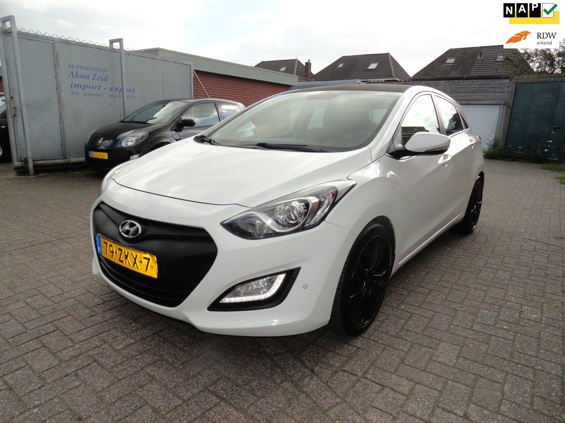 Hyundai I30 1.6 CRDi i-Vision NAVI CLIMA, Auto's, Voorwielaandrijving, Gebruikt, 4 cilinders, Automatische klimaatregeling
