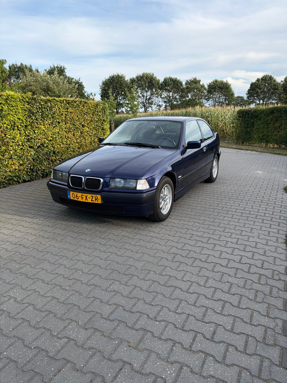 BMW 3-Serie 1.9 I 316i Compact lage km stand!, Auto's, BMW, 13 km/l, 1250 kg, 4 cilinders, Blauw