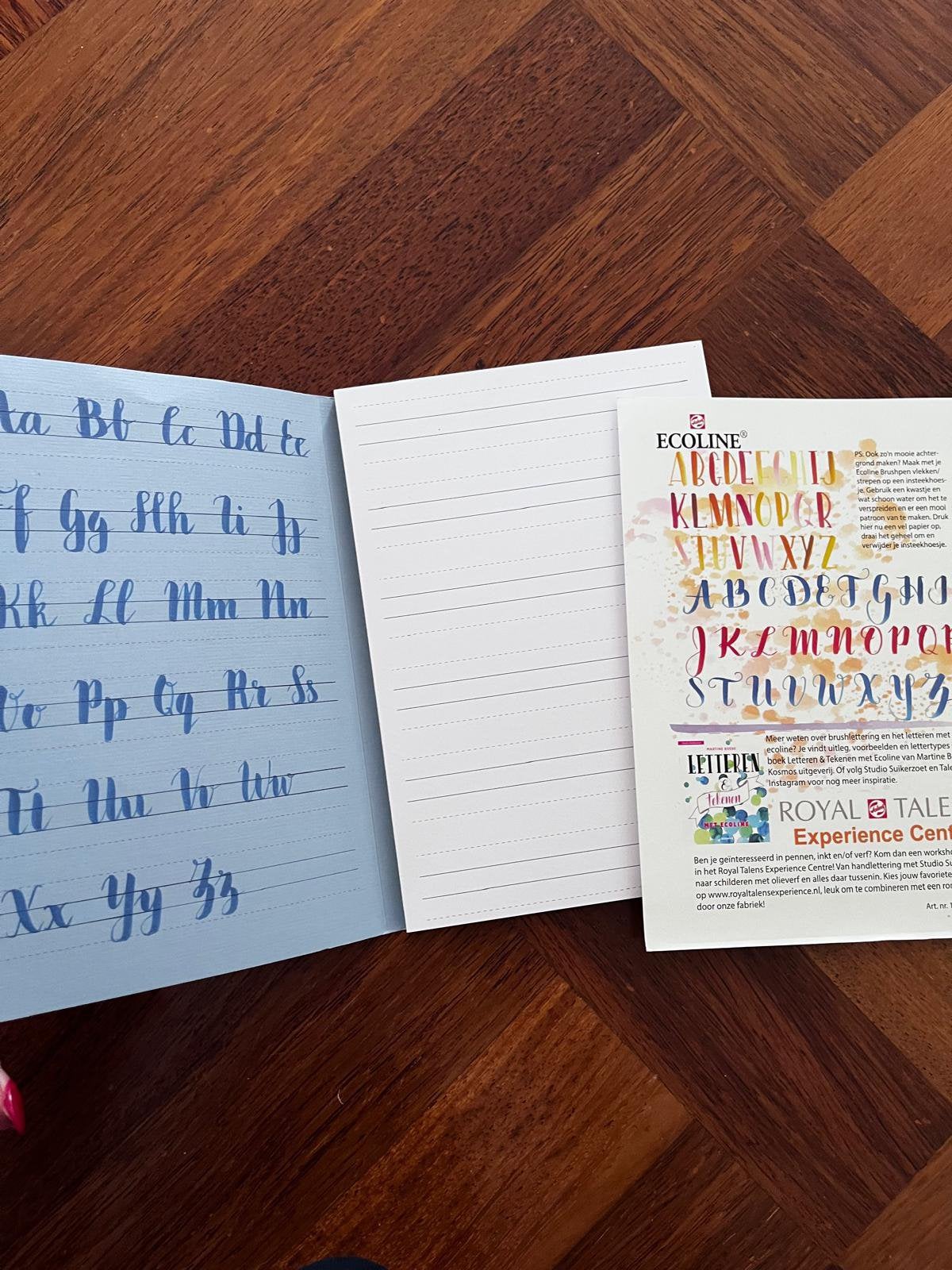 Kalligrafie boek met bijhorende stiften, Ophalen of Verzenden, Zo goed als nieuw, Boek of Gids