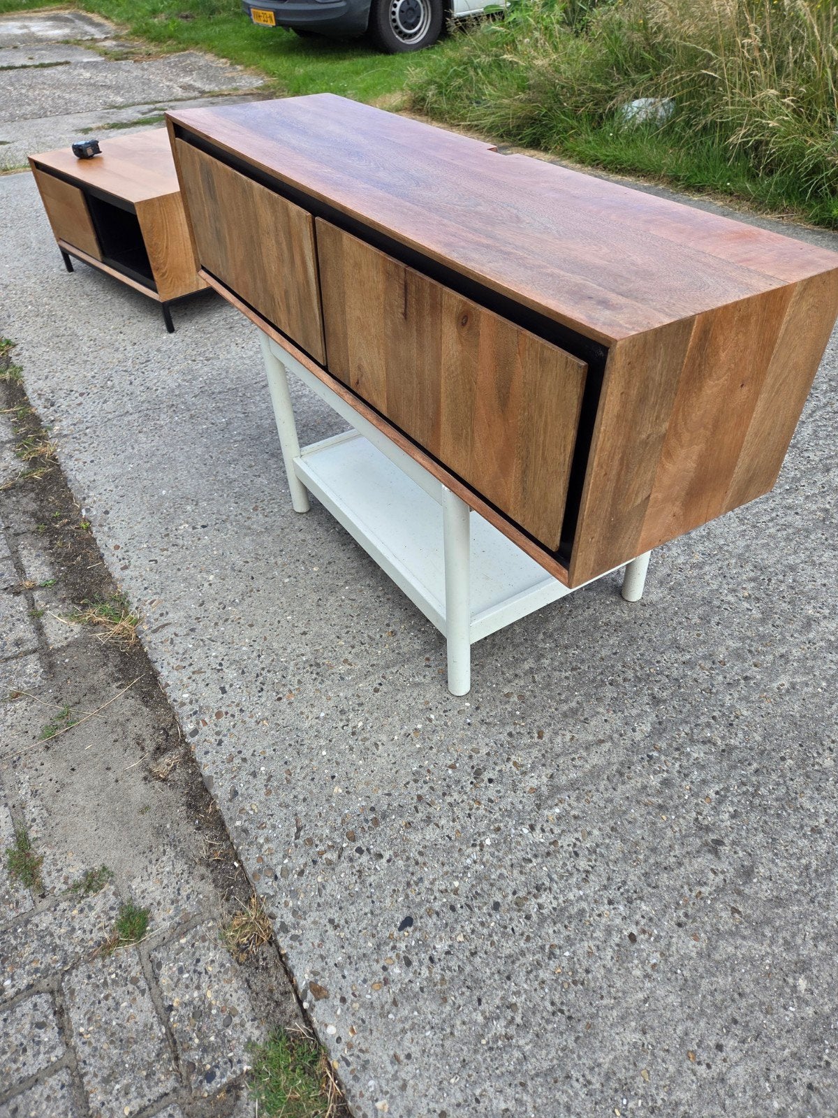 Zwevend TV meubel mangohout - Zo goed als nieuw, Huis en Inrichting, Complete inboedels, Ophalen