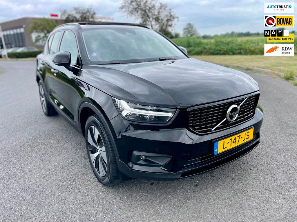 Volvo XC40 1.5 T4 Recharge R-Design Expression Aut, Trekhaak, Auto's, Volvo, Euro 6, 129 pk, Zwart, Hybride Elektrisch/Benzine
