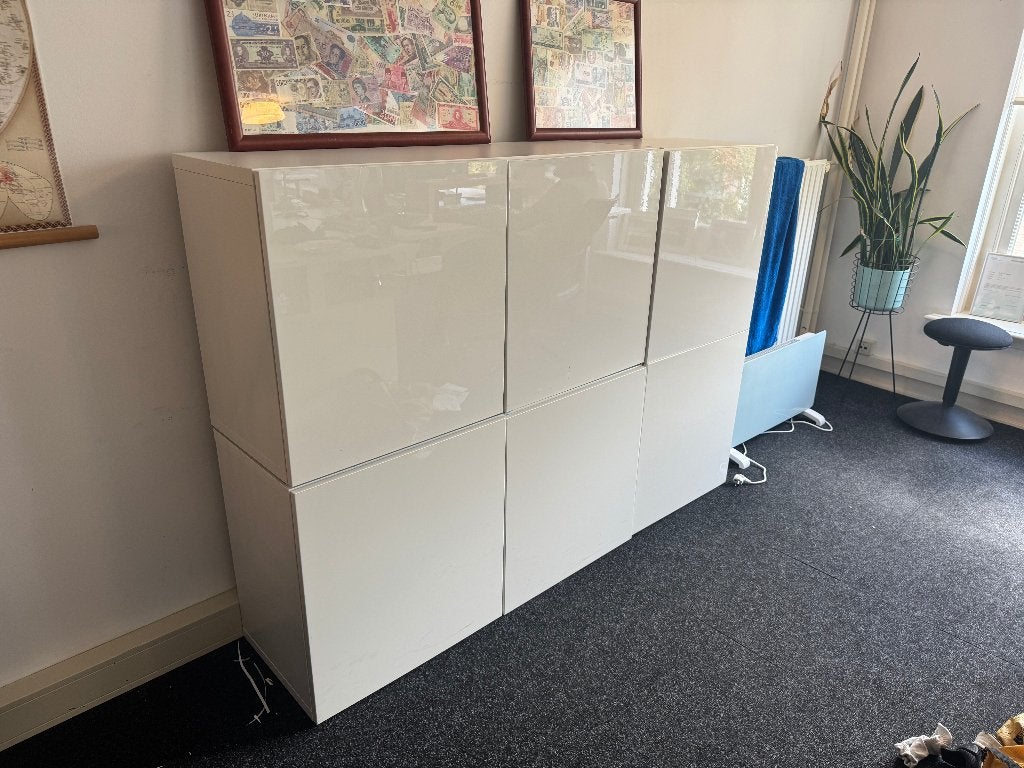 Witte hoogglans opbergkast / dressoir – 6 deuren, Ophalen, Zo goed als nieuw, 25 tot 50 cm, Met deur(en)