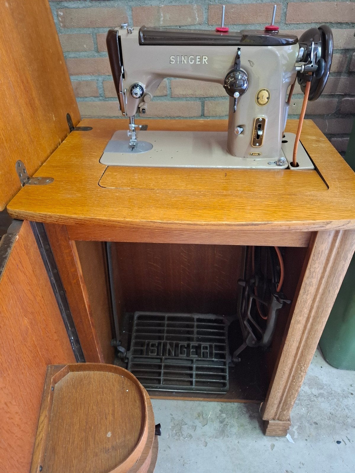 antieke Singer naaimachine, Ophalen