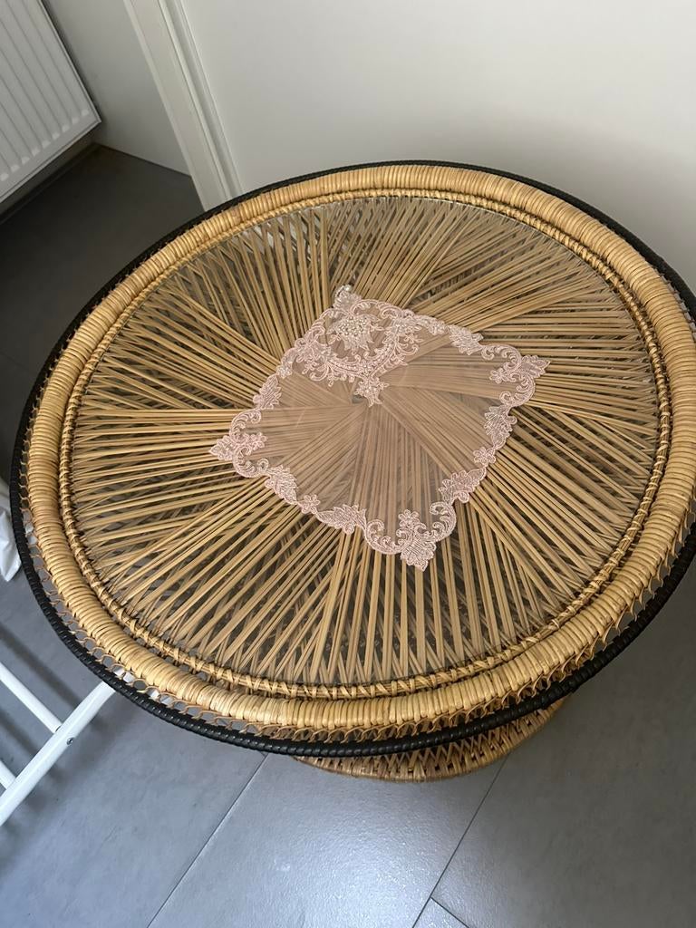 rotan fauteuil rond rieten tafeltje met glas er op, Minder dan 55 cm, Rond, Zo goed als nieuw, Ophalen
