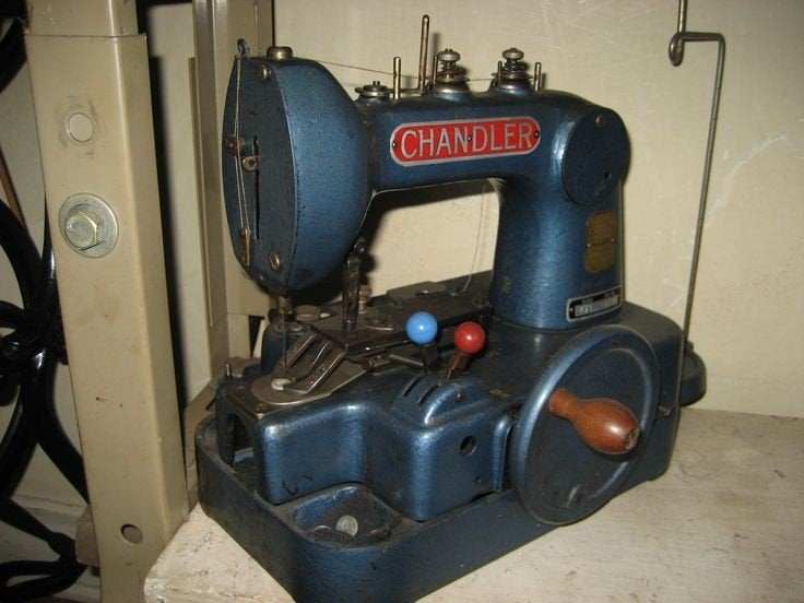 Chandler knoopaanzetmachine - Diverse modellen beschikbaar, Overige merken, Gebruikt, Ophalen of Verzenden, Naaimachine
