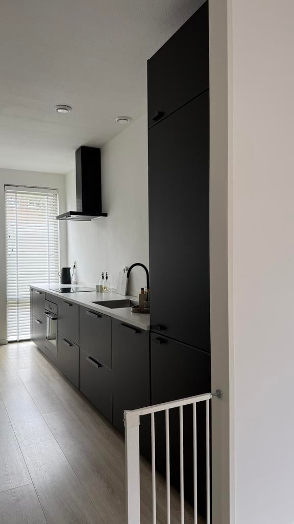 IKEA KEUKEN ZWART INCL.KK+VRIEZER,VW,INDUCTIE,OVEN,AFZUIGKAP, Ophalen, Zo goed als nieuw, Zwart, Enkelwandige keuken