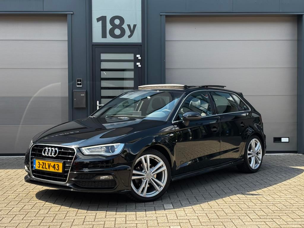 Audi A3 1.4 TFSI 150PK |S-Line|Panoramadak|Stoelverwarming., Leder en Stof, Zwart, Origineel Nederlands, 1395 cc