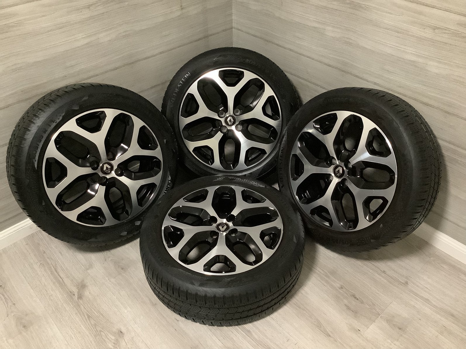 Renault CAPTUR I origineel velgen 4 seasons banden 17 inch, Banden en Velgen, Nieuw, 17 inch, All Season