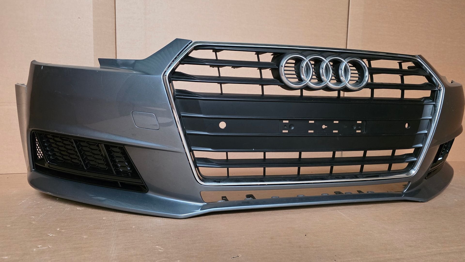 Voorbumper Audi A4 B9 8W ORGINEEL 8W0807437 2016-2019 BUMPER, Gebruikt, -, Voor, Bumper
