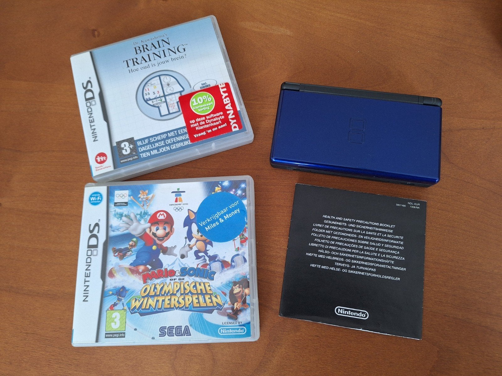 Mooi gave nintendo DS light kleur blauw, Spelcomputers en Games, Spelcomputers | Nintendo 2DS en 3DS, Ophalen, Met games, Blauw