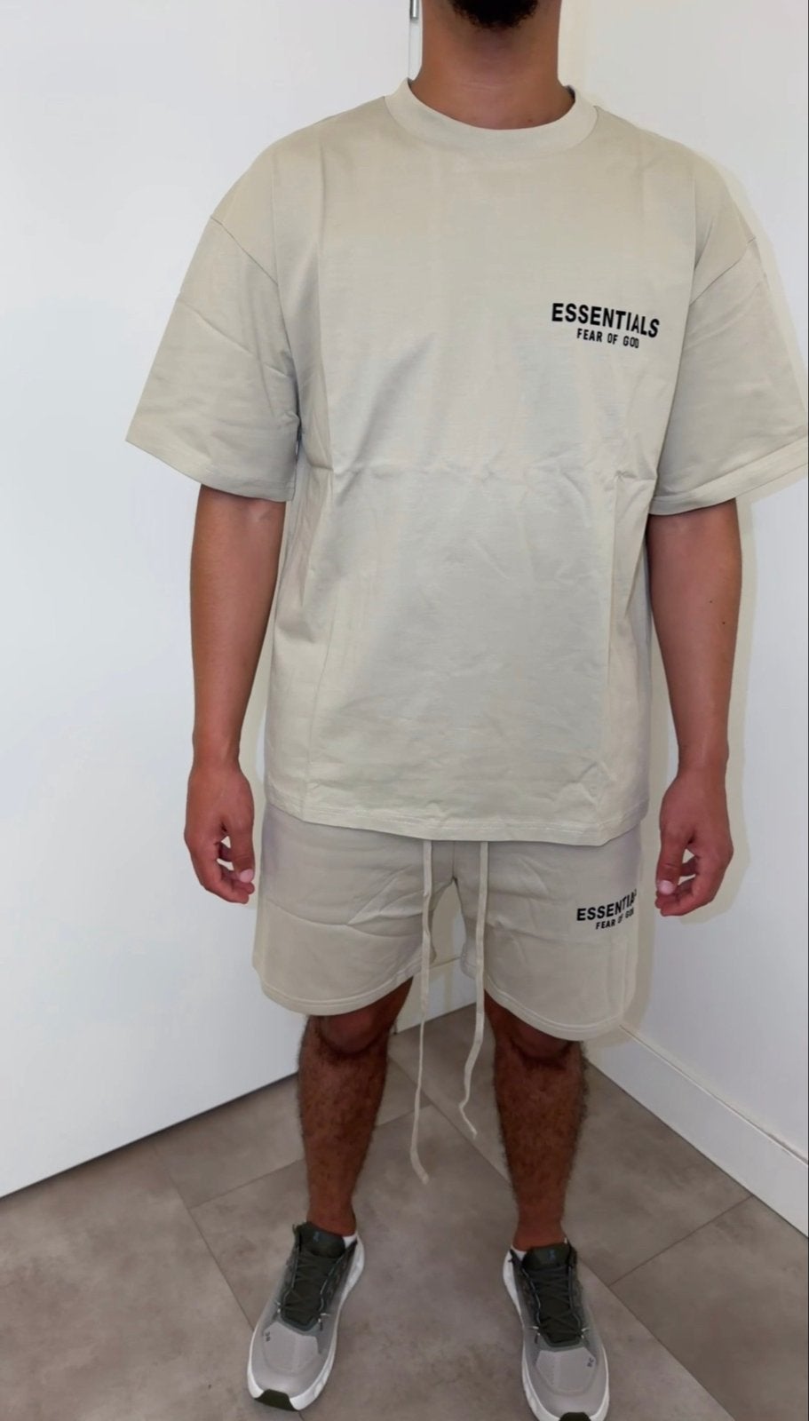Essentials Fear of God T-shirt en Short Set - Nieuw met kaar, Ophalen of Verzenden, Nieuw, Overige maten, Beige