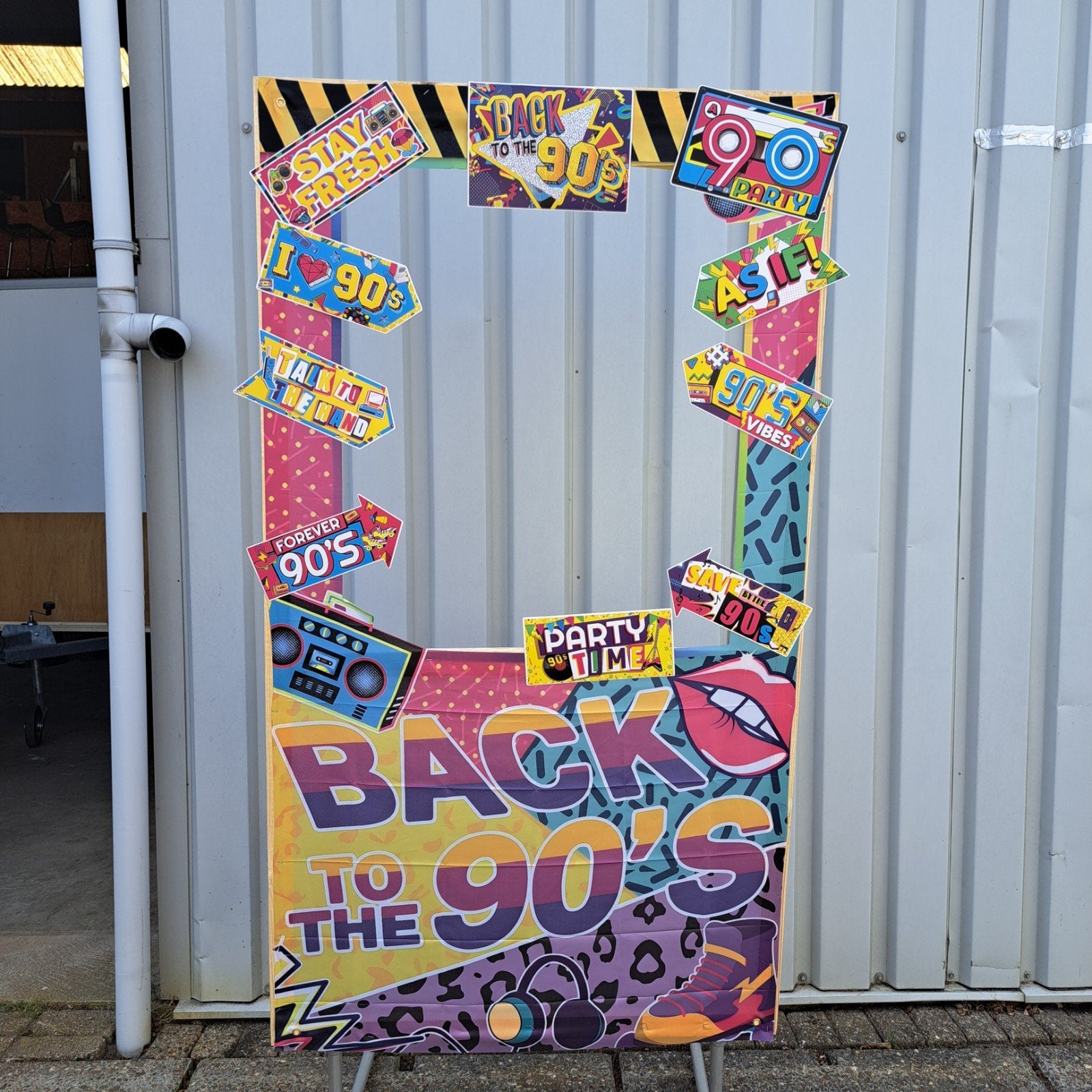 Aankleding 80's & 90's party met houten frame en fotoframe, Ophalen