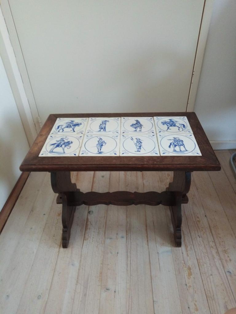 Antieke / vintage tafel met Delfts blauwe tegels, Ophalen, Rechthoekig, 75 cm of meer
