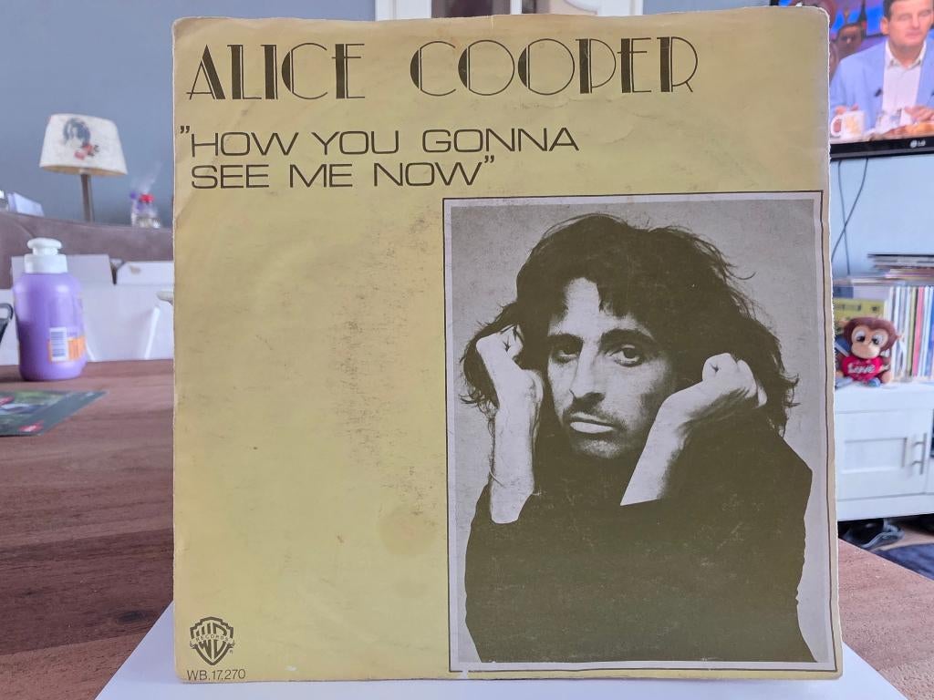 7" Single Alice Cooper - How You Gonna See Me Now / No Trick, Gebruikt, 7 inch, Single, Ophalen of Verzenden