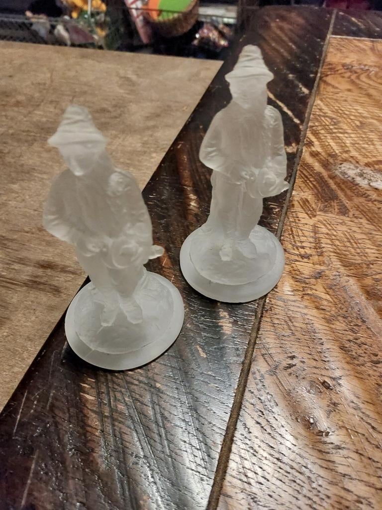 Set van 2 mat  glazen beelden van jagers, Antiek en Kunst, Antiek | Glas en Kristal, Ophalen of Verzenden