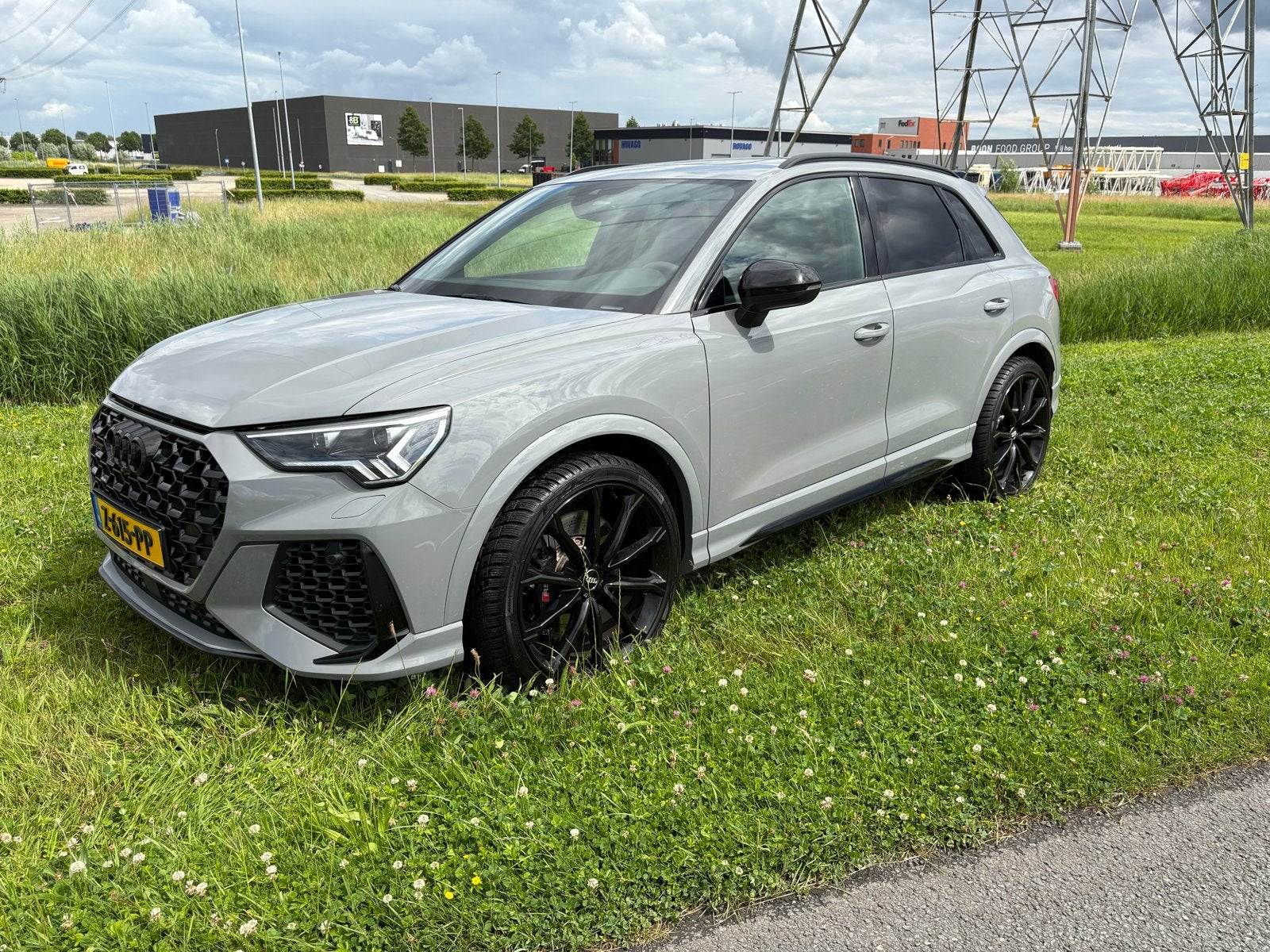 Audi RSQ3 400pk Quattro 2020 Nardo Grey, dealer onderhouden, Auto's, Automaat, Zwart, Vierwielaandrijving, RSQ3