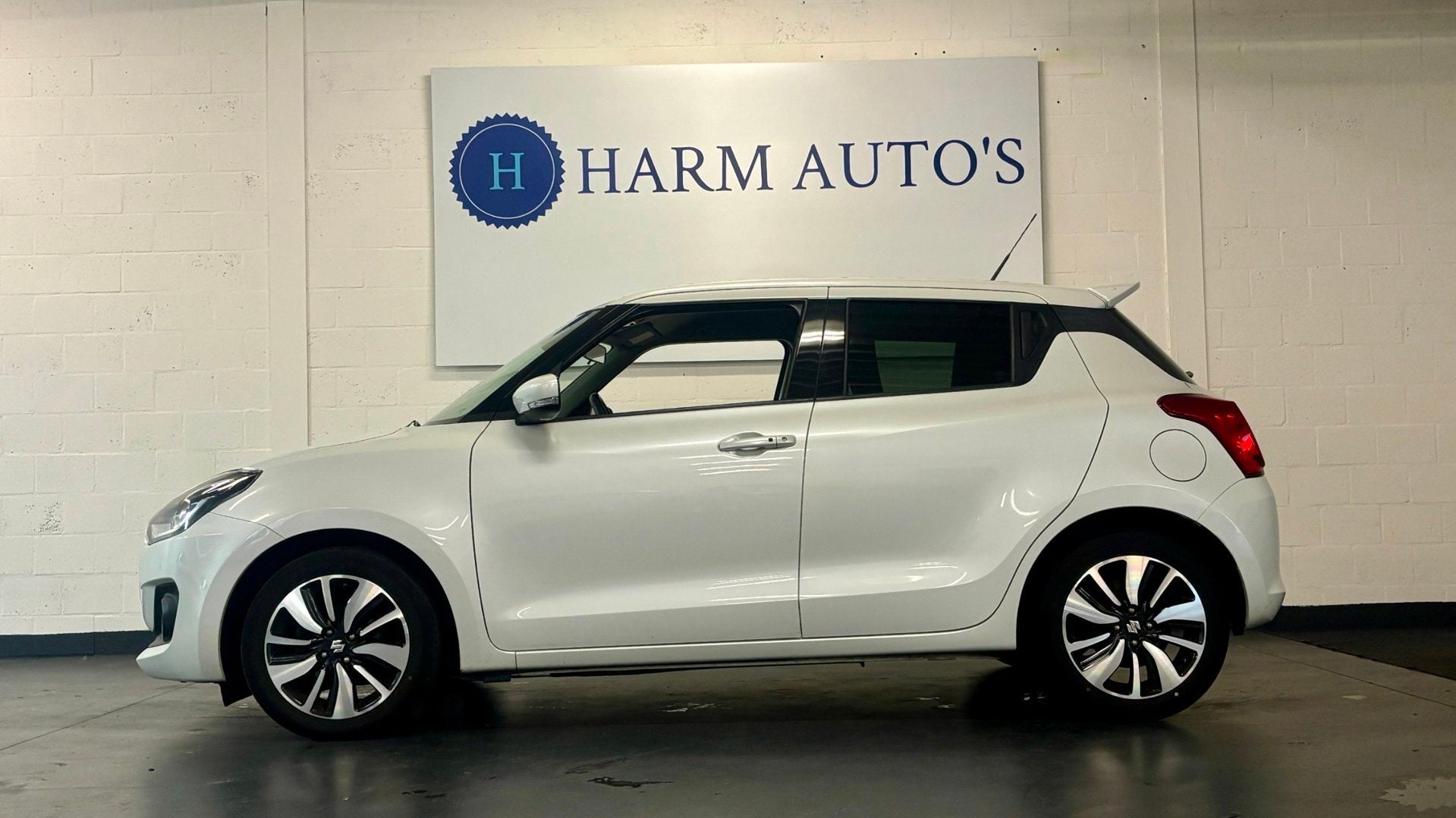 Suzuki Swift 1.0 Stijl Smart Hybrid 111pk Navi / CAM / Cruis, Voorwielaandrijving, Dealer onderhouden, Stof, Gebruikt