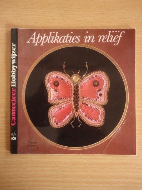 Te koop: Applikaties in reliëf - Marijke Behrens, Ophalen of Verzenden, Gebruikt, Overige typen