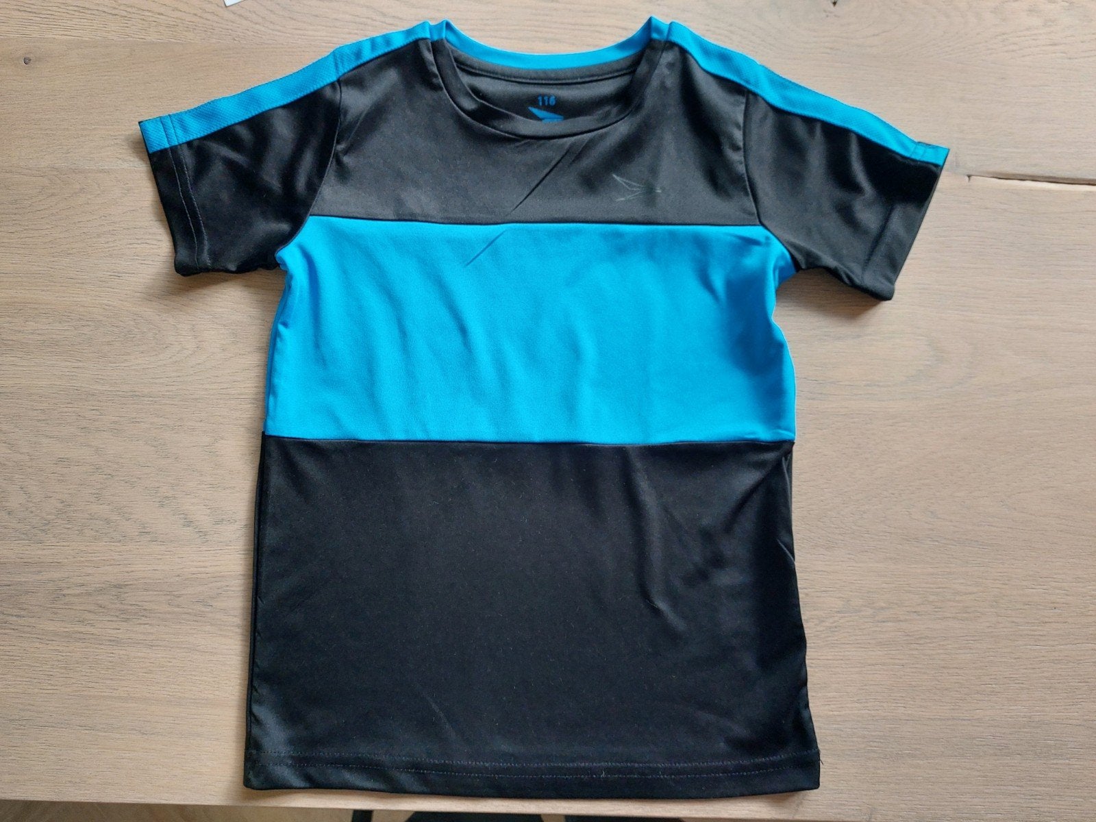 Sportshirt /gymshirt / voetbalshirt maat 116, Kinderen en Baby's, Dutchy, Sport- of Zwemkleding, Ophalen of Verzenden, Zo goed als nieuw