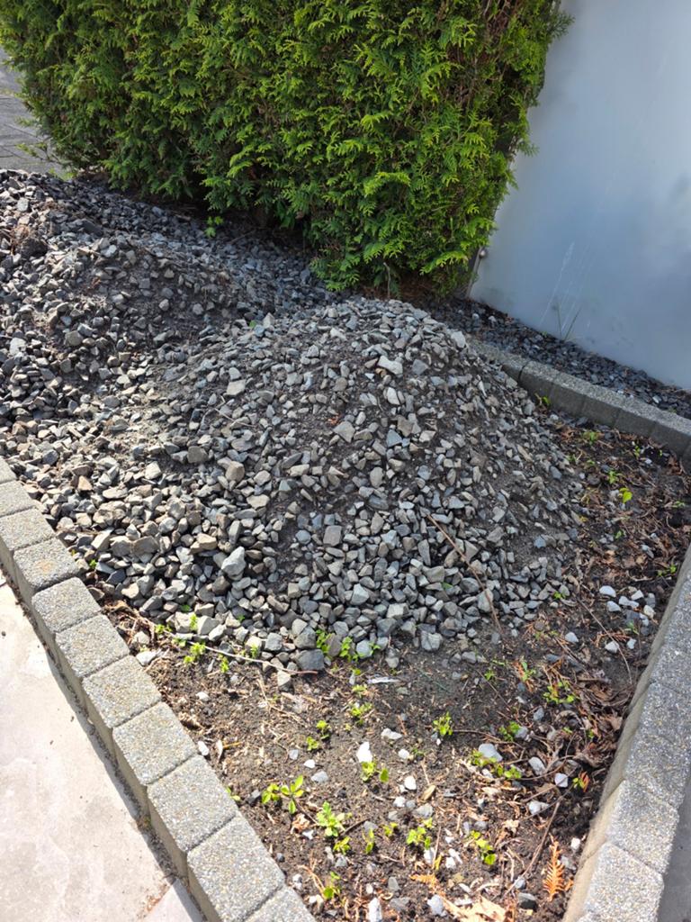 Gratis Antraciet kiezels, stenen, Tuin en Terras, Ophalen