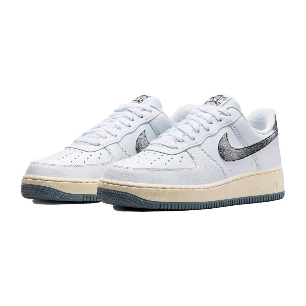 Nike Air Force 1 '07 LX "50 Years of Hip-Hop" - Maat 44, Ophalen of Verzenden, Zo goed als nieuw, Schoenen