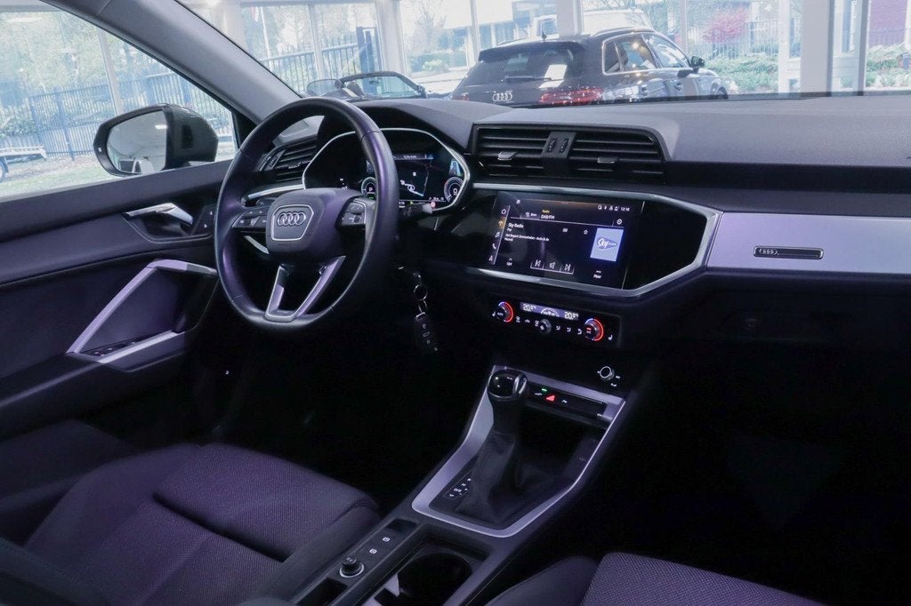 Audi Q3 45 TFSI e edition 245pk Chronos Grey/Virtual/ACC/Tre, Auto's, Audi, Stof, Gebruikt, 150 pk, Plug-in hybride