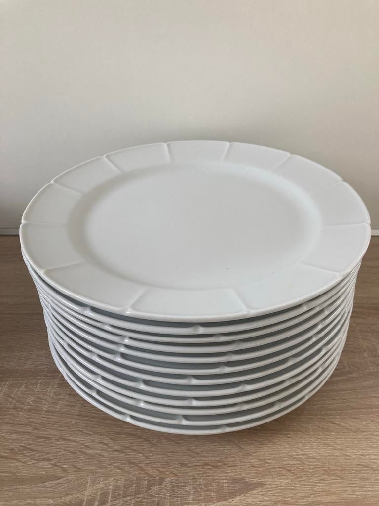 Witte dinerborden met reliëf, set van 12, Huis en Inrichting, Ophalen of Verzenden, Zo goed als nieuw, Porselein, Bord(en)