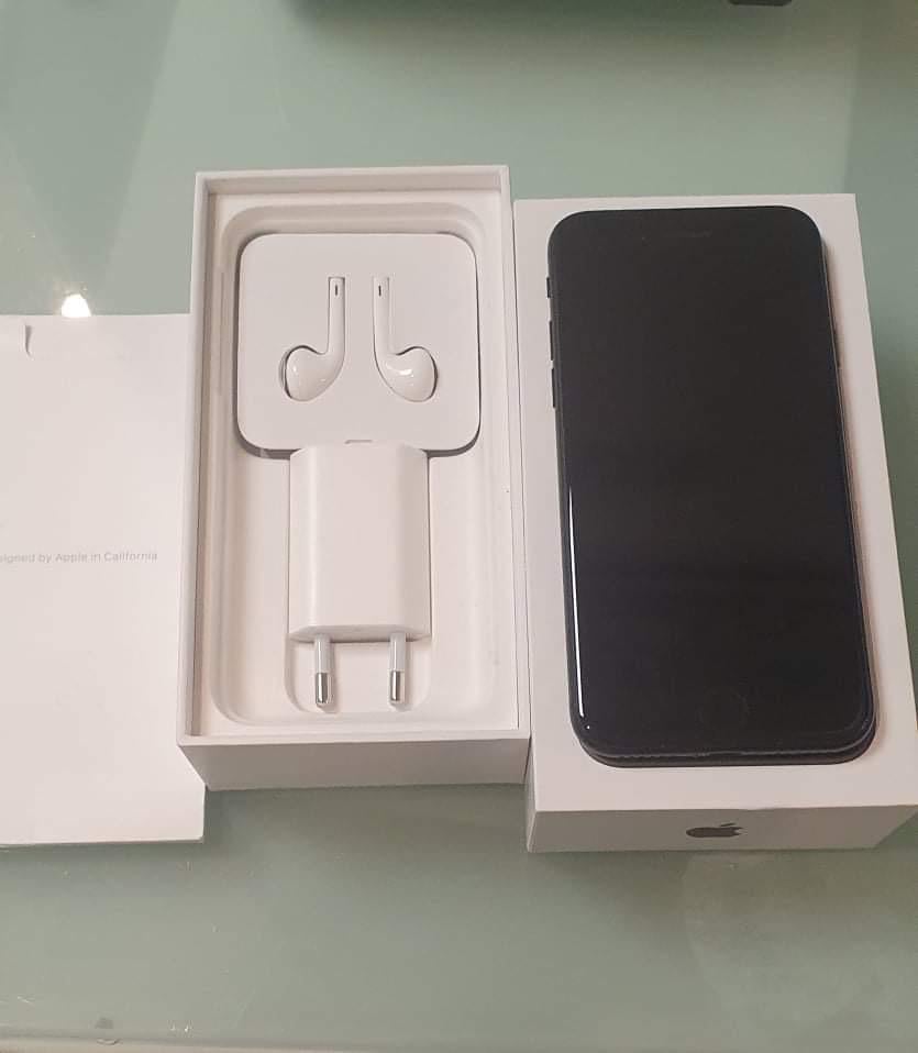 iPhone SE 2020, Ophalen, Zo goed als nieuw, 64 GB, Zonder simlock