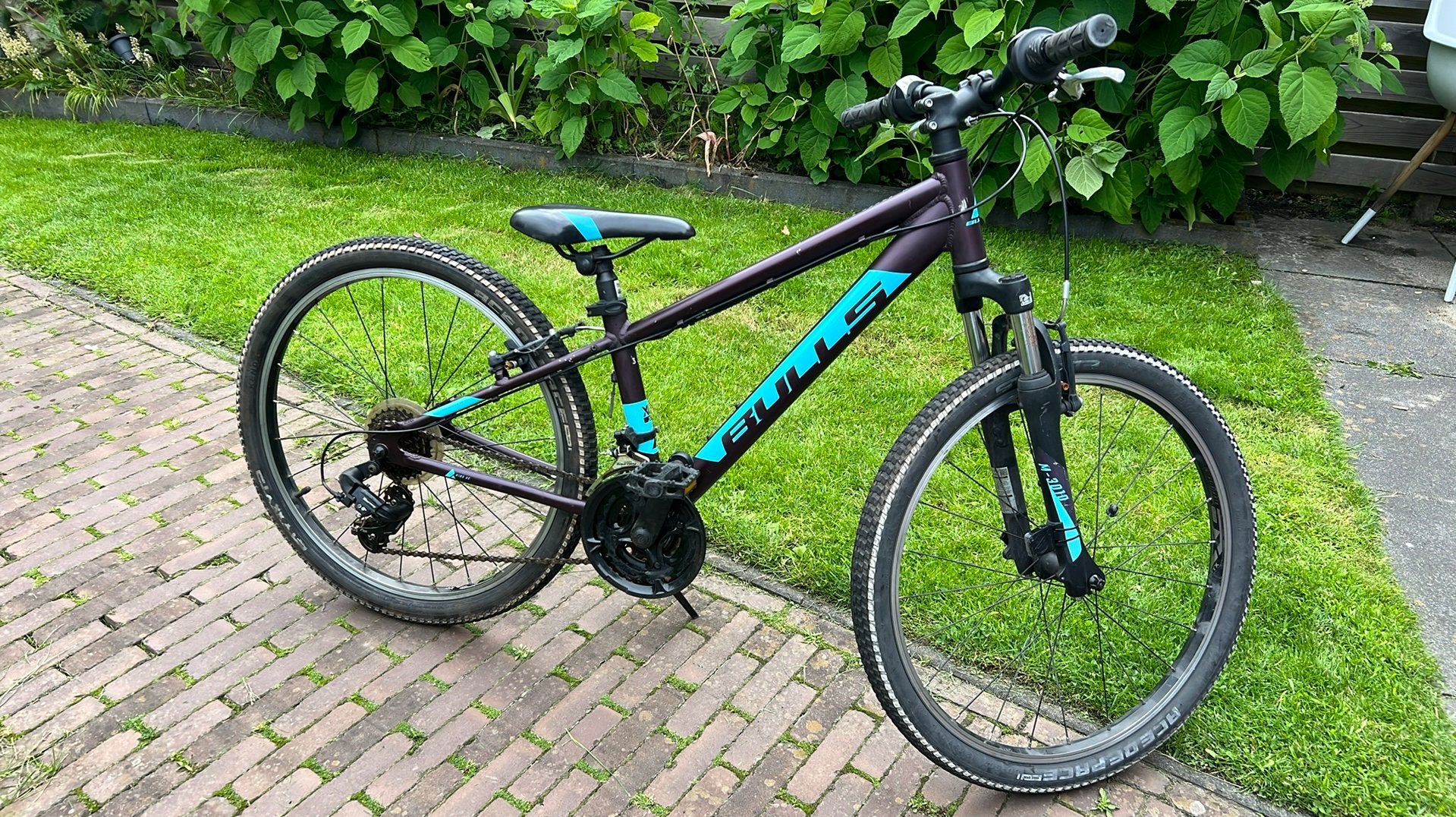 Mooie 24 inch mountainbike - donkerpaars met blauw, Fietsen en Brommers, Fietsen | Meisjes, Ophalen, Velgrem, Handrem, Gebruikt