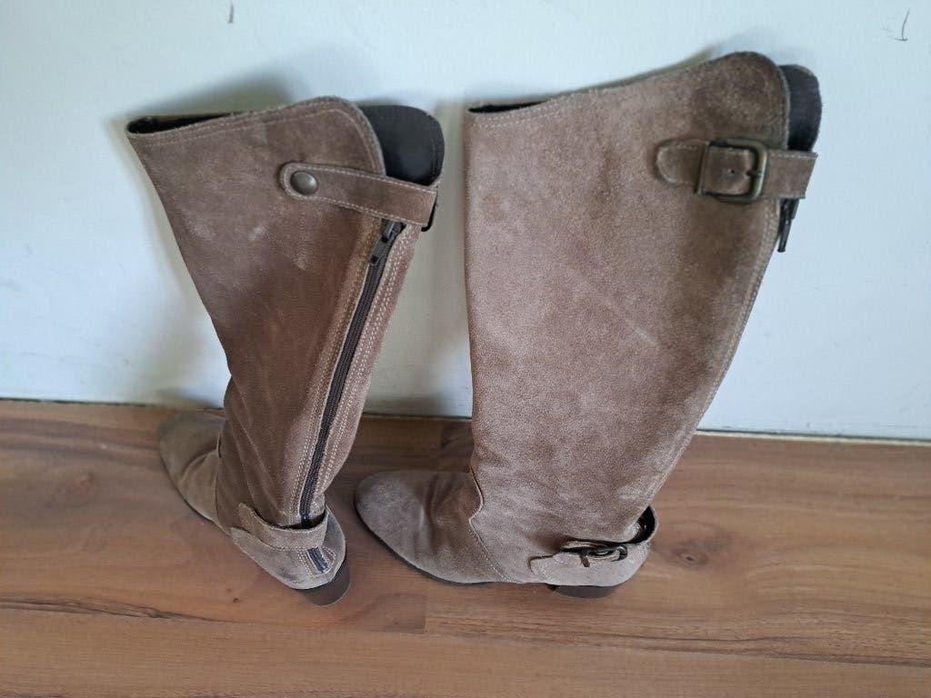 Suede lichtbruine laarzen met rits. maat: 37, Hoge laarzen, Bruin, Ophalen of Verzenden, Zo goed als nieuw