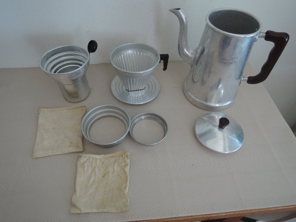 Ouderwetse aluminium koffiekan met drie filters, Huis en Inrichting, Overige typen, Ophalen of Verzenden, Gebruikt, Metaal