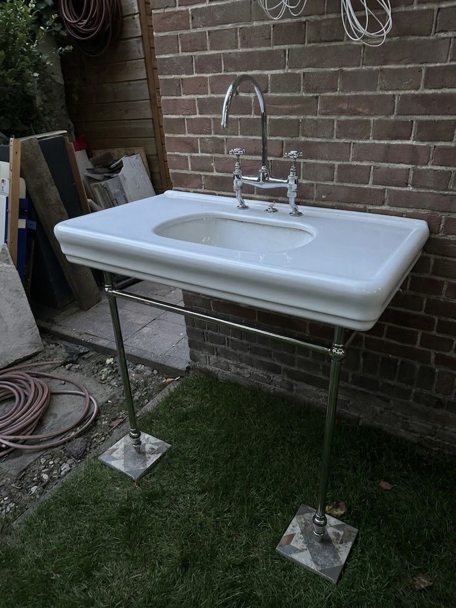 Klassieke landelijke wastafel met kraan en onderstel, Ophalen, Gebruikt, Chroom, Wastafel