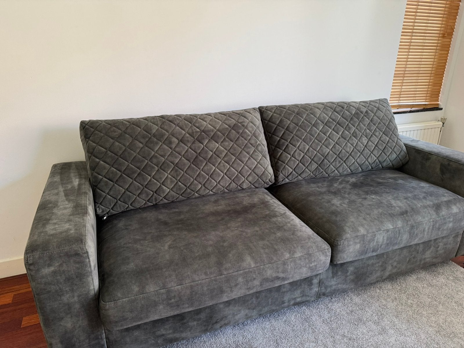 Grey 2 seater sofa, Huis en Inrichting, Banken | Bankstellen, Ophalen, Zo goed als nieuw