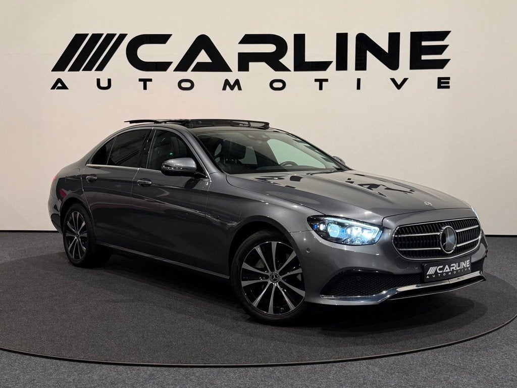 Mercedes-Benz E-klasse 300 e AMG Line PANO MASSAGE VIRTUAL S, Auto's, Achterwielaandrijving, Gebruikt, 4 cilinders, Leder en Stof