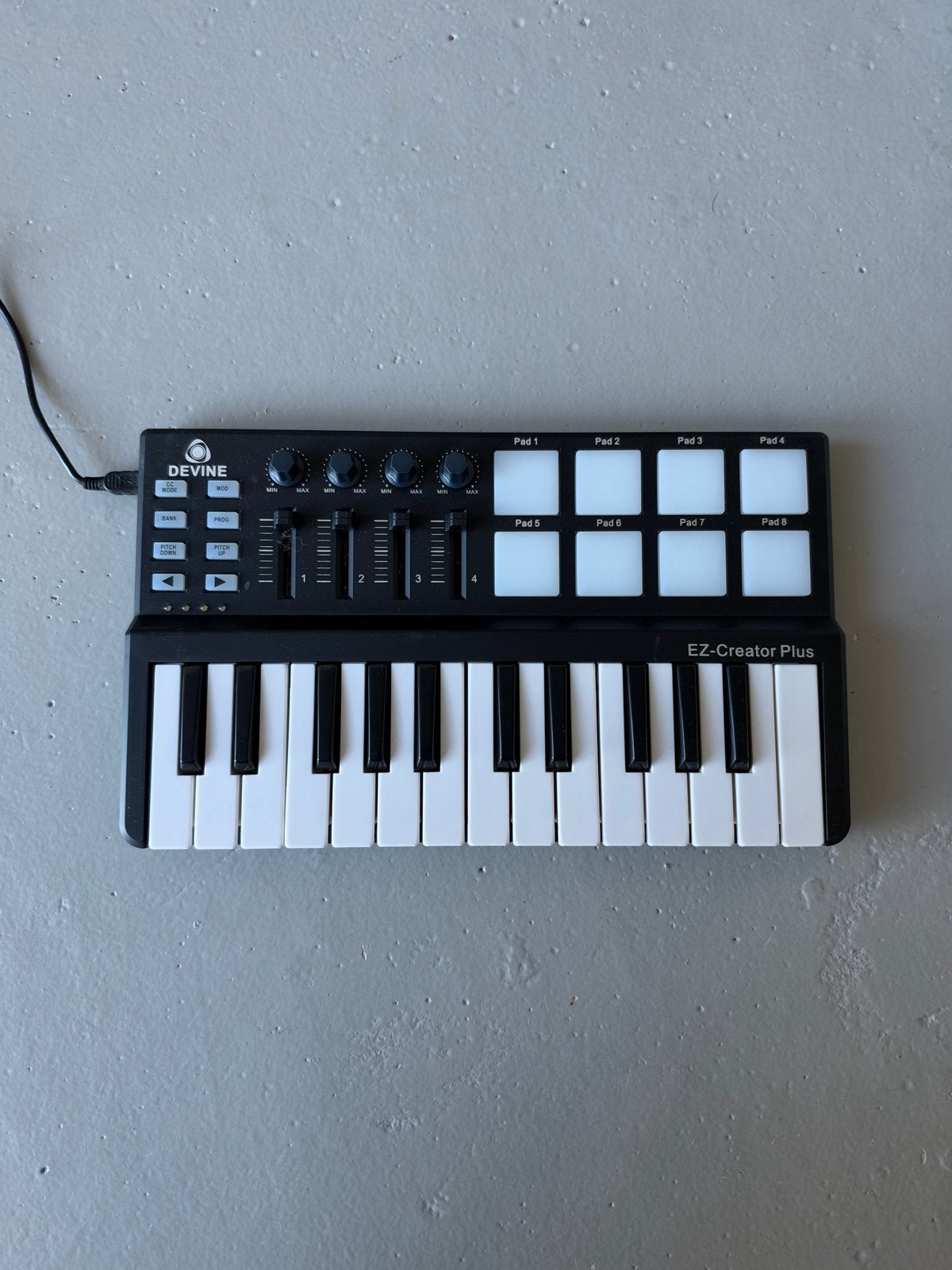 Devine EZ-Creator Plus MIDI Keyboard Controller, Overige merken, Zo goed als nieuw, Aanslaggevoelig, Overige aantallen